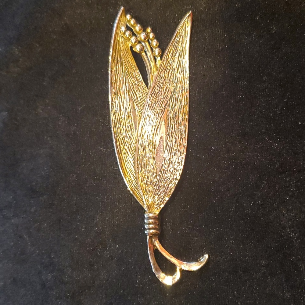 Gold tone brooch